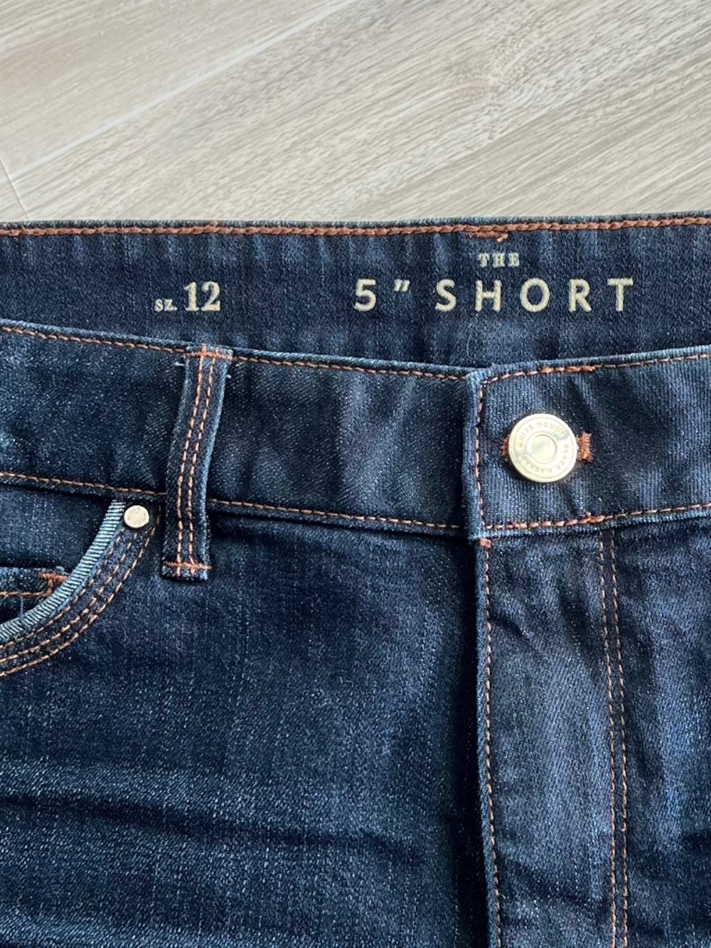 White House/Black Market Dark Wash Denim Shorts Size 12 - Picture 4 of 7